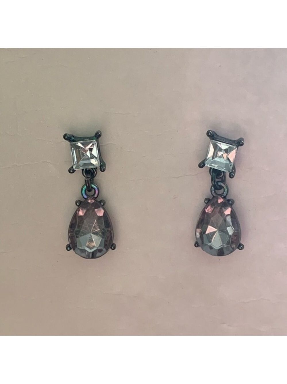New Silver Teardrop Rhinestone Earrings - Picture 2 of 3